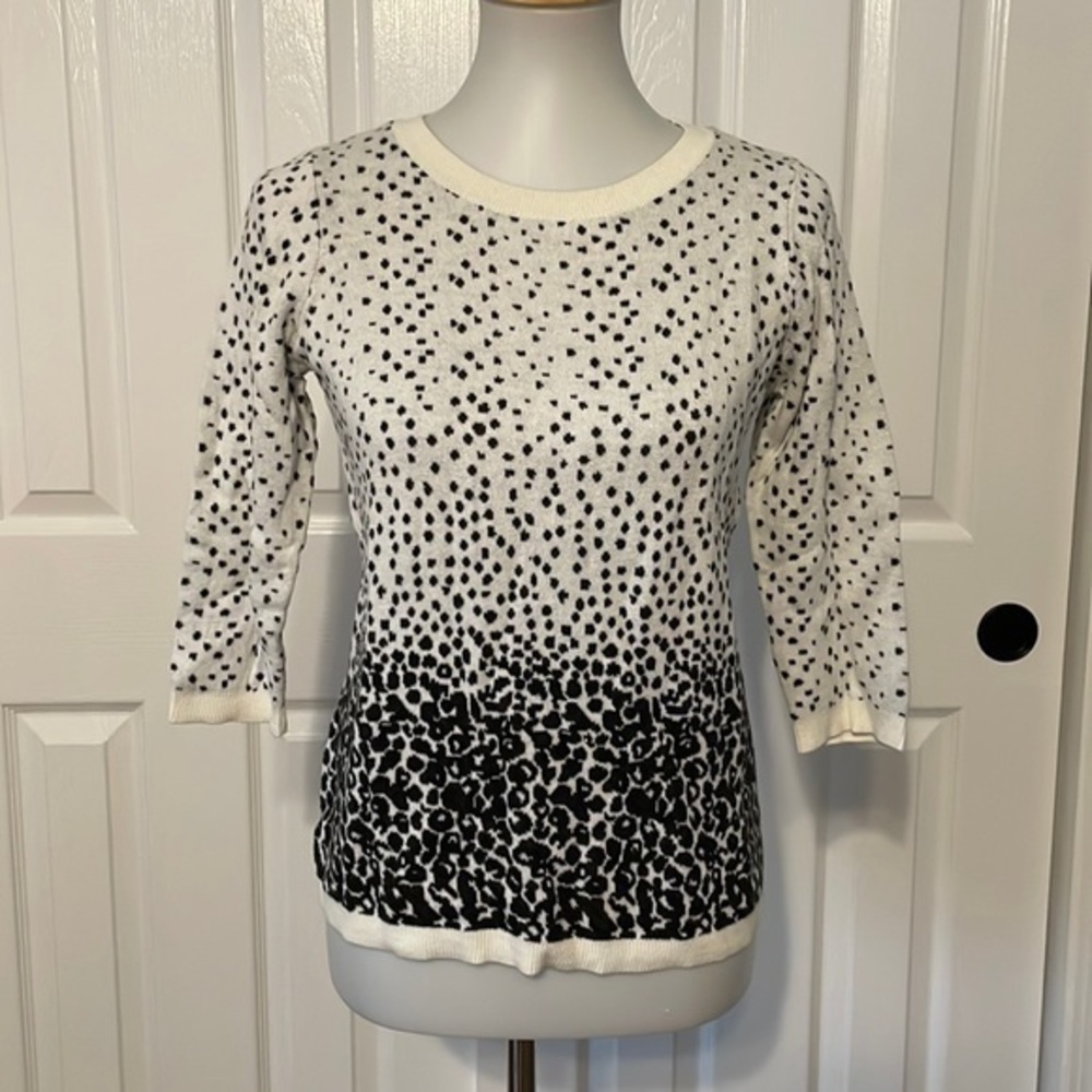 Ann Taylor black and white spotted three quarter sleeve sweater. GREAT CONDITION